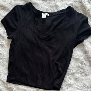Bozzolo Black Ribbed V-Neck Crop Top